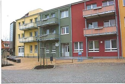 2-Raumwohnung im Zentrum der Stadt, mit Balkon, EBK u. Keller, im 2. OG WG Nr. 9 zu vermieten !!!