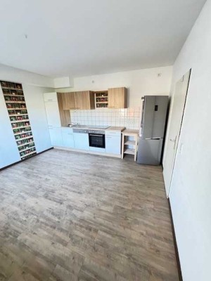 Ansprechende und modernisierte 2-Raum-Souterrain-Wohnung mit Balkon in Herborn