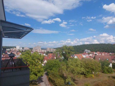 Stilvolle 2-Raum-Wohnung mit Balkon und Einbauküche in Botnang