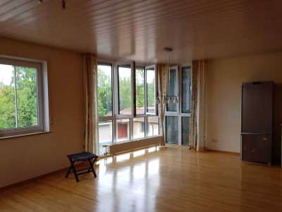Wunderschöne lichtdurchflutete 5-Zimmer-Maisonetten-Wohnung in zentraler ruhiger Lage in Dußlingen