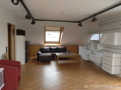 Teilmöblierte 2-Zimmer-Dachgeschosswohnung mit Dachterrasse und EBK in Aschaffenburg