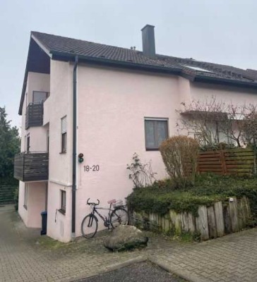 2,5 Zi.-Wohnung mit Wintergarten und Terrasse sowie 1 TG und 2 Spl. aussen