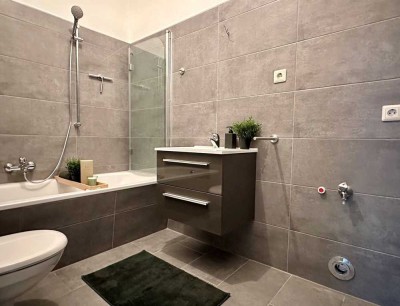 Lichtdurchflutete renovierte 2-Raumwohnung zu vermieten