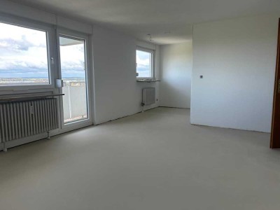 Exklusive, helle, 3-Zimmer-Wohnung mit Schwimmbad und Balkon in Stein (provisionsfrei)