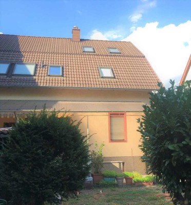 Uninähe Homburg, zentral und sonnig gelegenes 2-Familienhaus mit großzügigem Garten