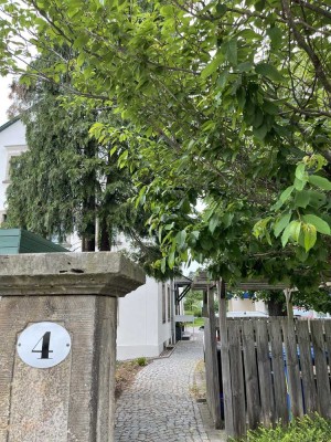 CHARMANTE WOHNUNG UNTERM DACH