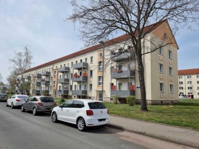 Helle 2-Raumwohnung - Balkon - Tageslichtbad mit Wanne - ideal für Singles oder Pärchen