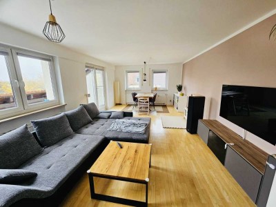 Helle DG-Wohnung mit großer Dachterrasse/EBK/TG/Balkon