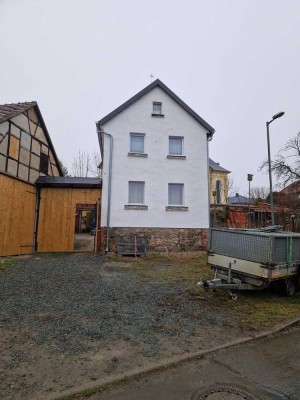 Preiswertes, vollständig renoviertes 3-Raum-Einfamilienhaus mit EBK in Kirschkau