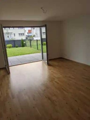 Wunderschöne 2,5 Zimmerwohnung mit Garten