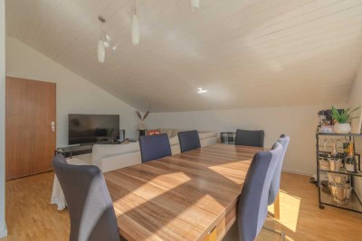 Helle 3,5-Zi Wohnung mit Option auf sonnigen Balkon, eigenen Garten & Stellplatz vor dem Haus