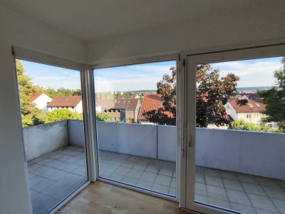 Traumhafte Aussicht 4,5-Zimmer-Wohnung in Böblingen mit Balkon, Garage & Lagerraum