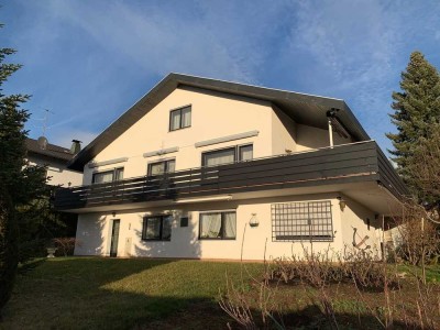 73207 Plochingen: Maisonette-Wohnung mit  6,5 Zimmern  / Balkon / Aussichts-Halbhöhenlage / Garage