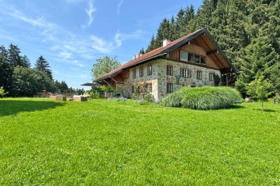 Modern &amp; charmant!Bauernhaus in absoluter Alleinlage - Nähe Wallersee!