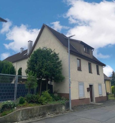 Zweifamilienhaus auf 623 m² Grundstück, Garage und Stellplatz in Neuenstadt a. Kocher/Stein