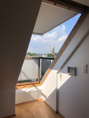 HÖCHST I DACHGESCHOSS I 1- ZIMMER I KÜCHENZEILE I "BALKON" I NK inkl. Strom I