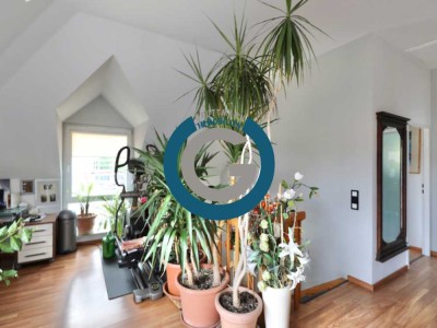 2 TERRASSEN & PKW-STELLPLATZ - DACHGESCHOSS-MAISONETTE & SPITZBODEN - EINBAUTEN, MUSIKANLAGE,…