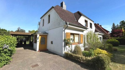 Charmante Doppelhaushälfte mit großem Grundstück