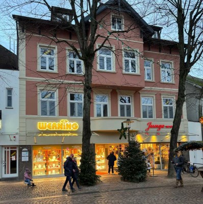 Möblierte 3 Zimmer Dachgeschoss Wohnung mit Balkon im Zentrum Ahrensburgs