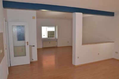 Großzügige Wohnung auf 2 Ebenen mit Gartenmitbenutzung