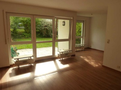 2,5-Zimmer Wohnung in zentraler Lage (Stadtmitte, Bahnhofsnähe) – eine Ruheoase mit viel Grün