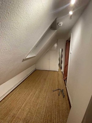 Helle 4-Zimmer-Dachgeschosswohnung direkt am Lindener Marktplatz