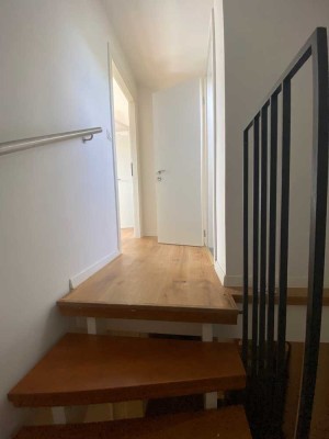 Helles Dachgeschoss-Zimmer in großem Reihenhaus( Untermiete) in Pöcking