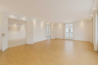 Herrschaftliche 8-Zimmer-Maisonettewohnung in bester Lage in Bogenhausen
