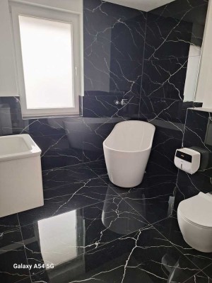Nagelneues, modernes 2 Familienhaus mit gehobener Ausstattung und 6 Bädern