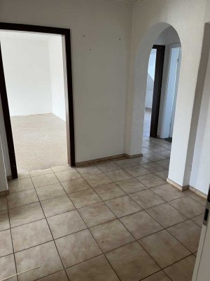 ruhig gelegene Dachgeschoßwohnung, WBS erf.