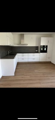 Erstbezug nach Sanierung mit EBK, Terrasse und Garten: freundliche 4-Zimmer-Wohnung in Maximiliansau