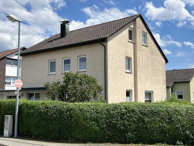 EFH mit viel Potential zum MFH. Großer Garten 740 m², 3 SP, 1 große Garage, 2 Balkone, komplett frei