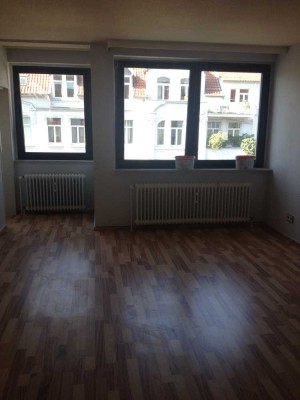 Kapitalanlage: Vermietete 2-Zi-Whg am Lister Platz