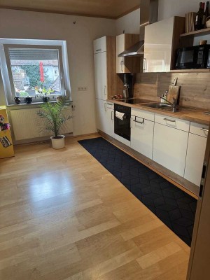 Geräumige, preiswerte 5-Zimmer-Wohnung mit geh. Innenausstattung mit Balkon in Georgensgmünd