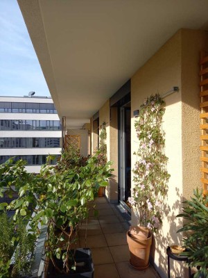 Attraktive Wohnung mit schönem Balkon im zweiten Stock