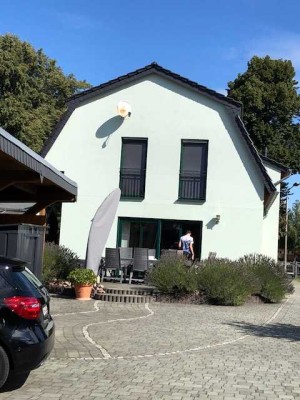 Günstiges 6-Zimmer-Einfamilienhaus mit gehobener Innenausstattung und EBK in Jüterbog, Sauna, Pool