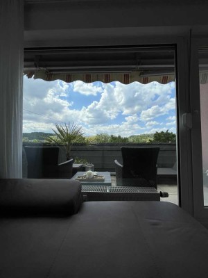 Penthouse-feeling: Stilvolle 3-Zimmer-Wohnung mit Balkon und Einbauküche in Stuttgart