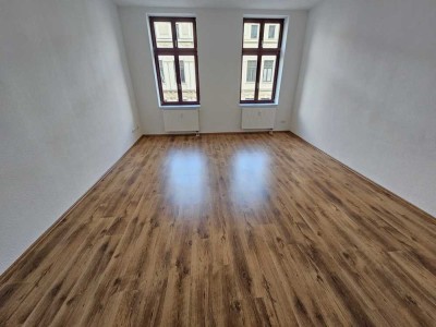 Zentrumsperle! 
sanierte 3 Zimmer, modernes Wannenbad, sonnige Räume und ruhiger Balkon!