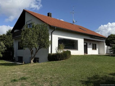 Gepflegtes Einfamilienhaus m. ELW, 180m² Wfl., Grund 933m² in Falkendorf (Aurachtal)