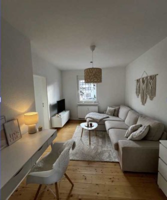 Stilvolle, sanierte 2,5-Zimmer-Wohnung mit Balkon und Einbauküche in Dreieich-Offenthal