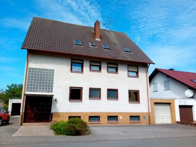 Hauptstuhl - Mehrfamilienhaus in Waldnähe mit 3 Garagen