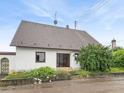 Interessantes Einfamilienhaus/Bungalow mit PV-Anlage und Ausbaupotential in Lutzingen