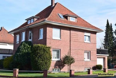 Freistehendes Dreifamilienhaus nebst Garage