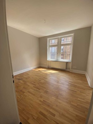 2 OG - Stilvolle, gepflegte 3-Zimmer-Etagenwohnung mit EBK in Sachsenhausen an der Schweizerstrasse