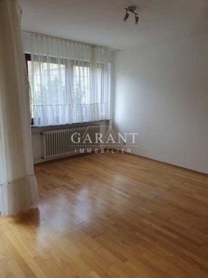 Ideale 1 Zimmer-Wohnung mit Küche, Balkon und Garage