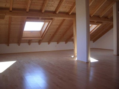 Attraktives Doppelhaus in ruhiger, familienfreundlicher Lage mit Bergblick