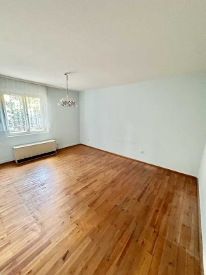 Freie & charmante 2-Zimmer-Garten-Wohnung mit Terrasse in kleinem Mehrfamilienhaus am Wöhrder See