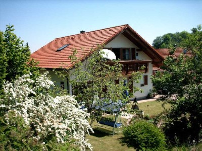 Gemütliche 3-Zimmer-Dachgeschosswohnung mit Balkon und EBK in Rattenkirchen
