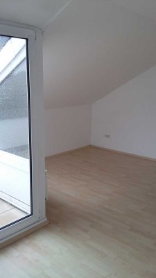 Schöne 2-Zimmer-Dachgeschosswohnung mit Balkon