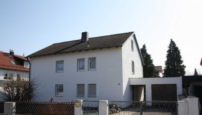 ZWEIFAMILIENHAUS MIT SCHÖNEM GARTEN UND AUSBAUPOTENZIAL